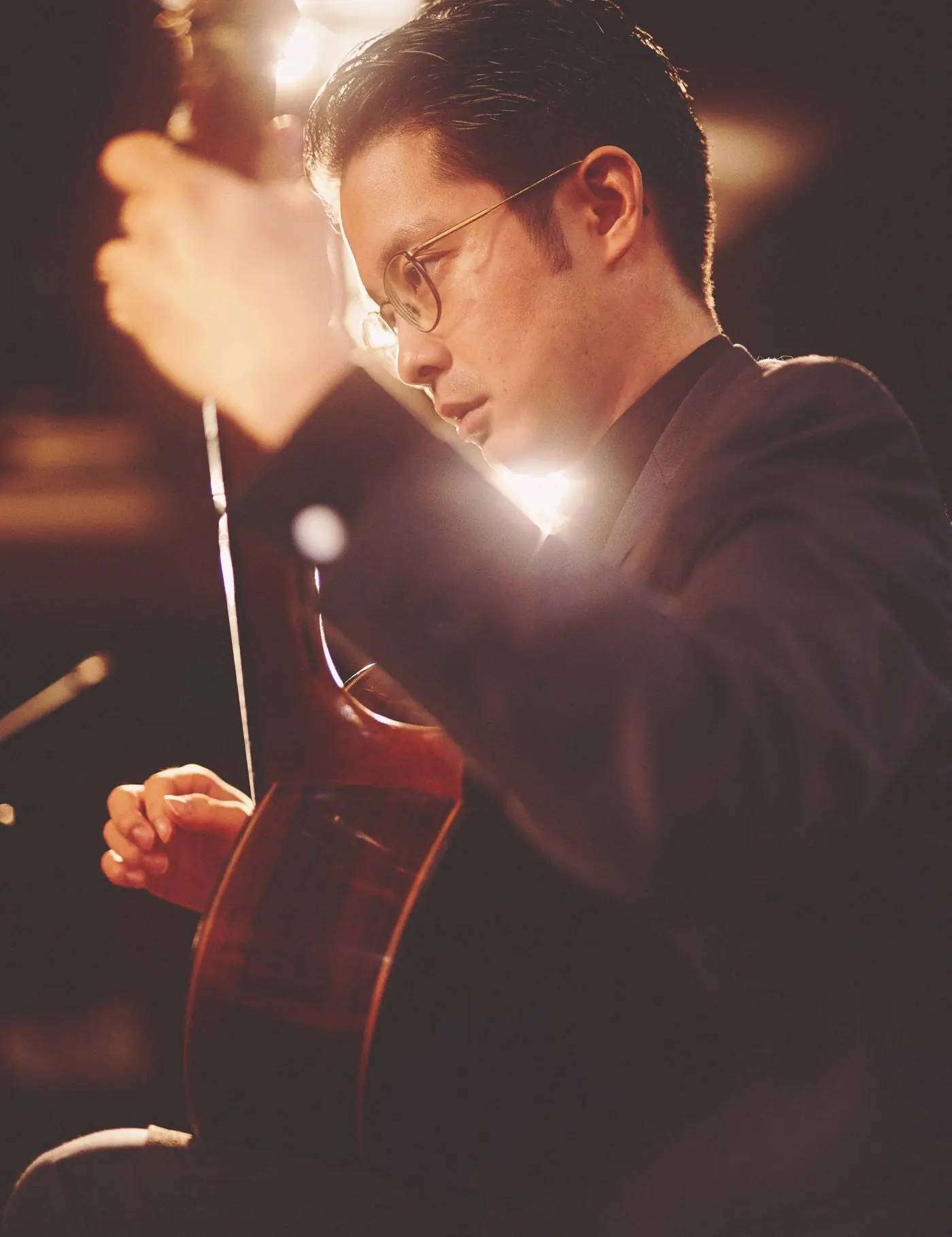 Ken Wei performing