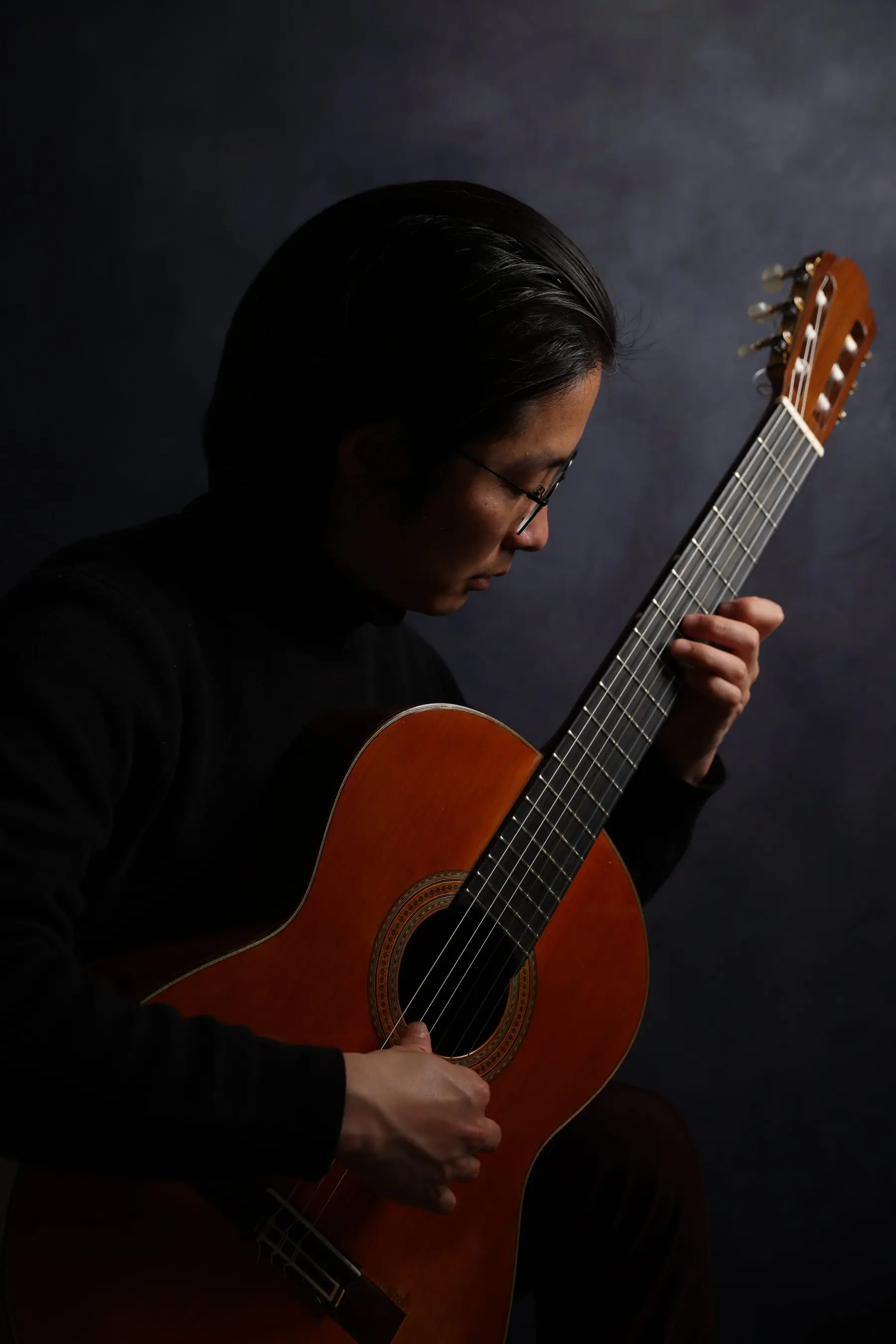 Ken Wei with his guitar